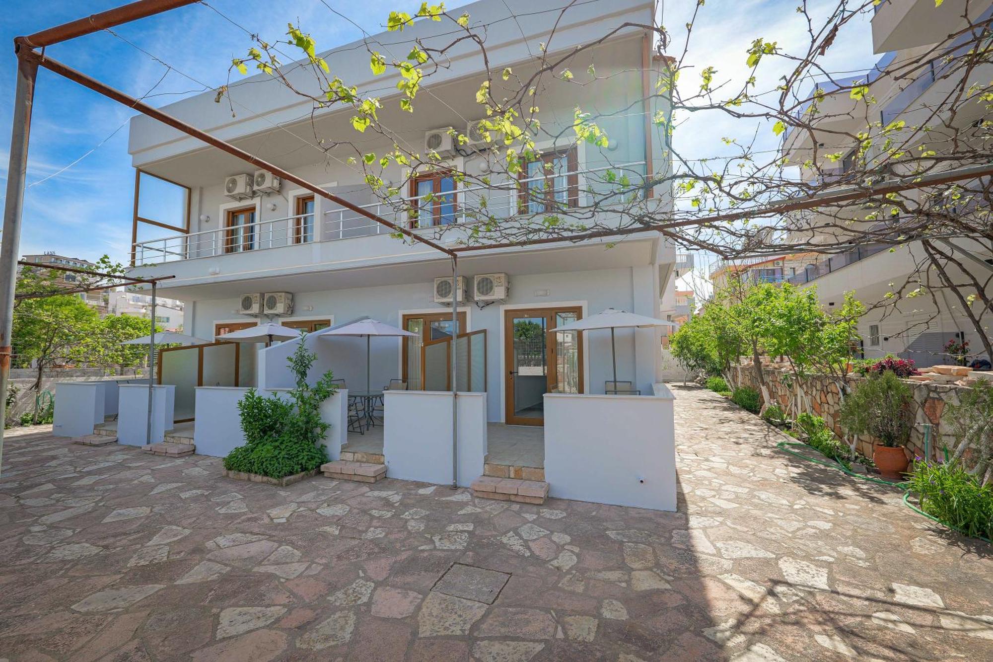 Guest House Moonlight Ksamil Exterior photo