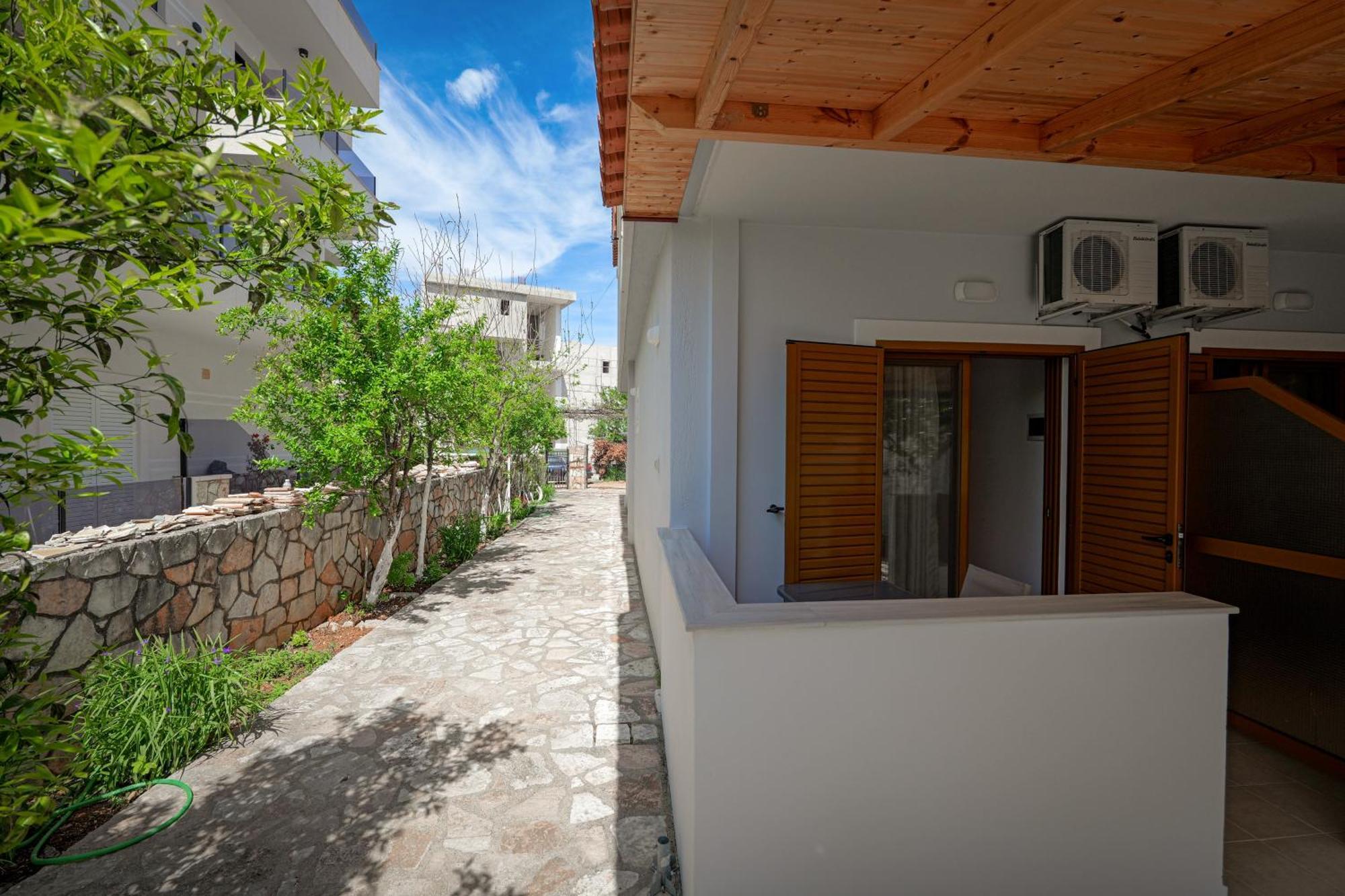 Guest House Moonlight Ksamil Exterior photo